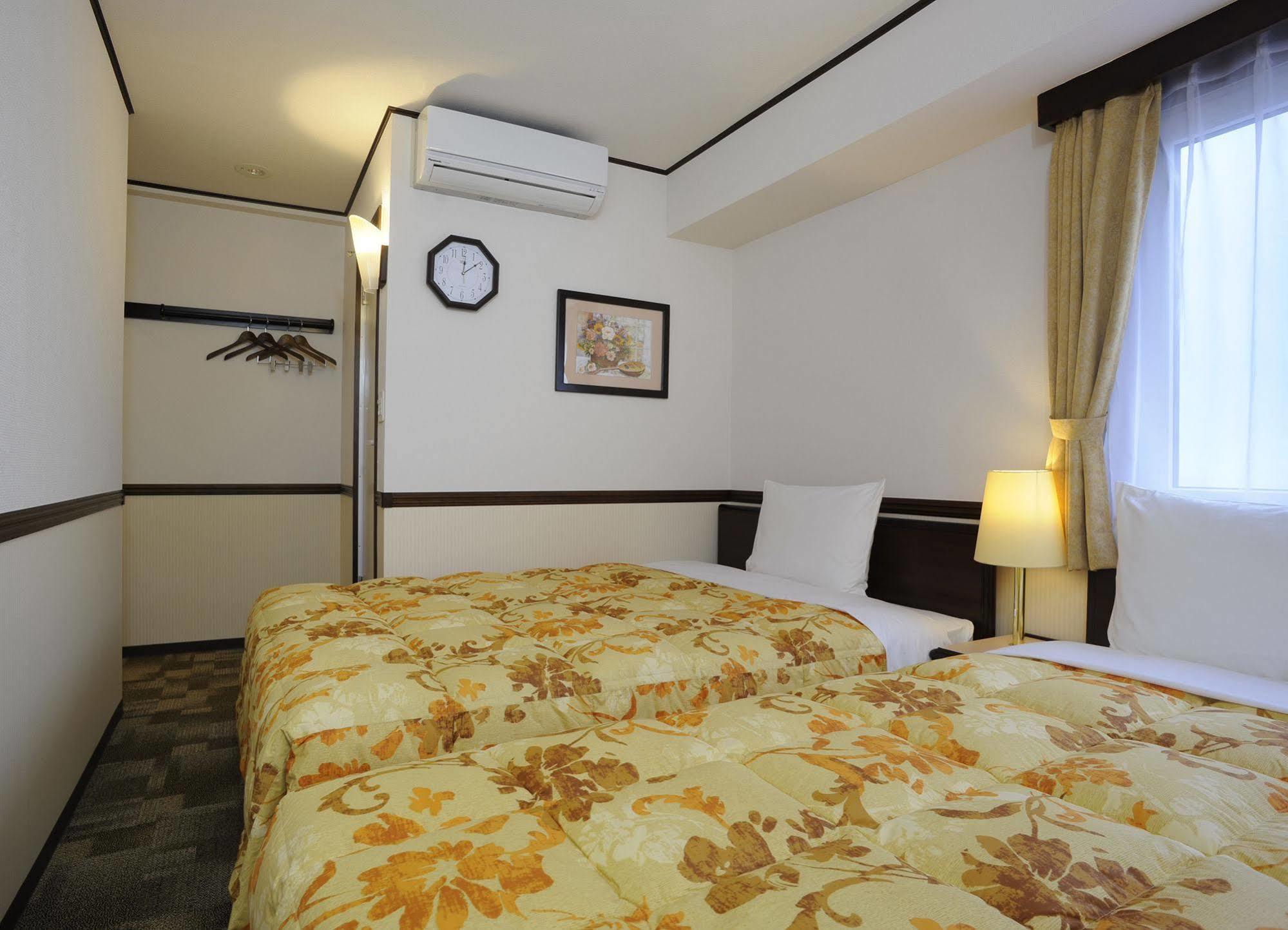 Toyoko Inn Kokura-Eki Minami-Guchi Kitakyushu Buitenkant foto